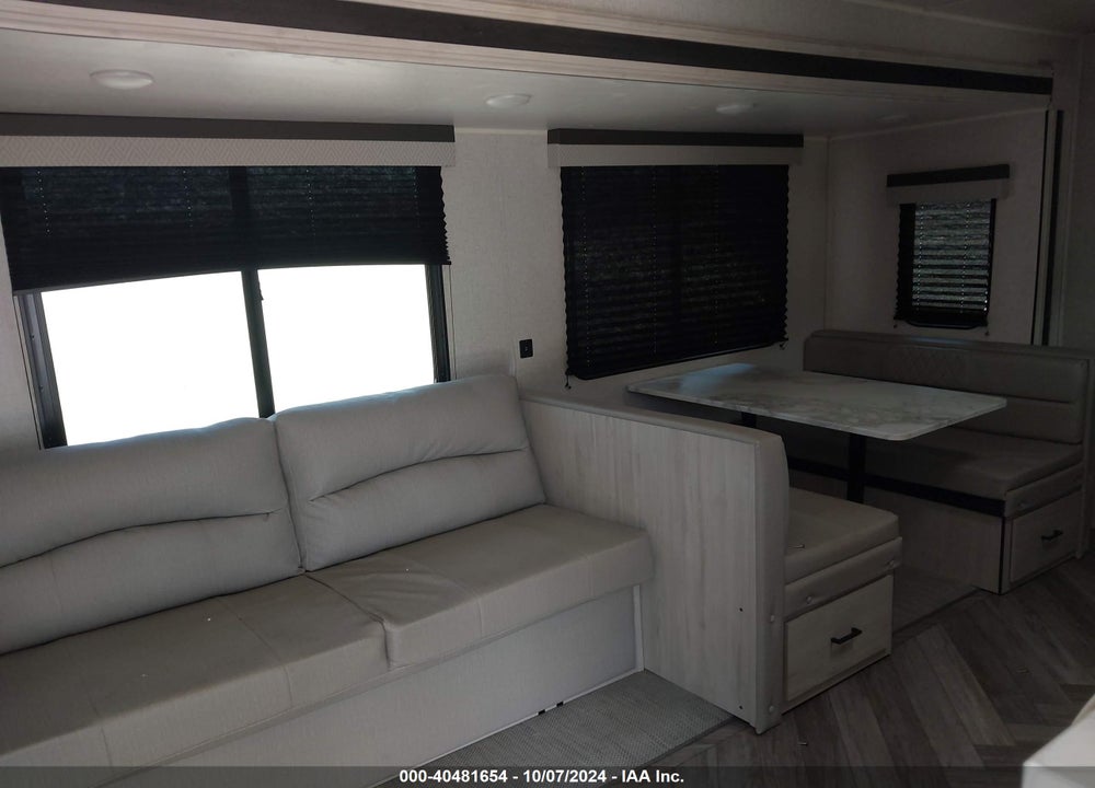 2023 FOREST RIVER DELLA TERRA M-261RB VIN: 5ZT2DERBXP9011672