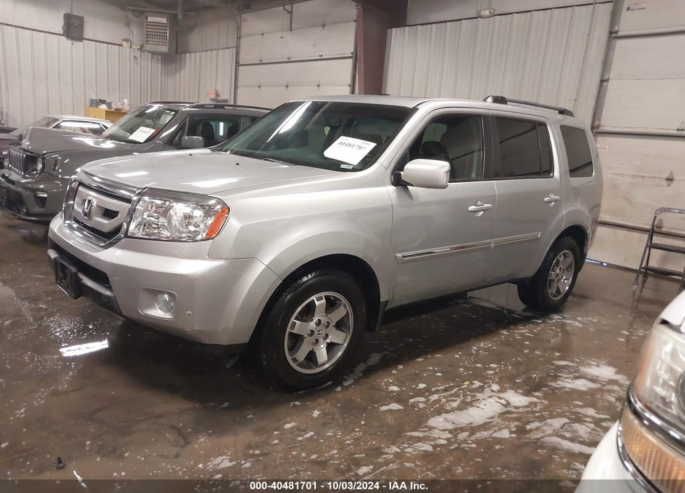 2010 HONDA PILOT TOURING VIN: 5FNYF4H88AB019644