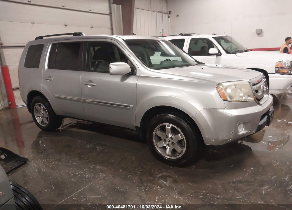 2010 HONDA PILOT TOURING VIN: 5FNYF4H88AB019644