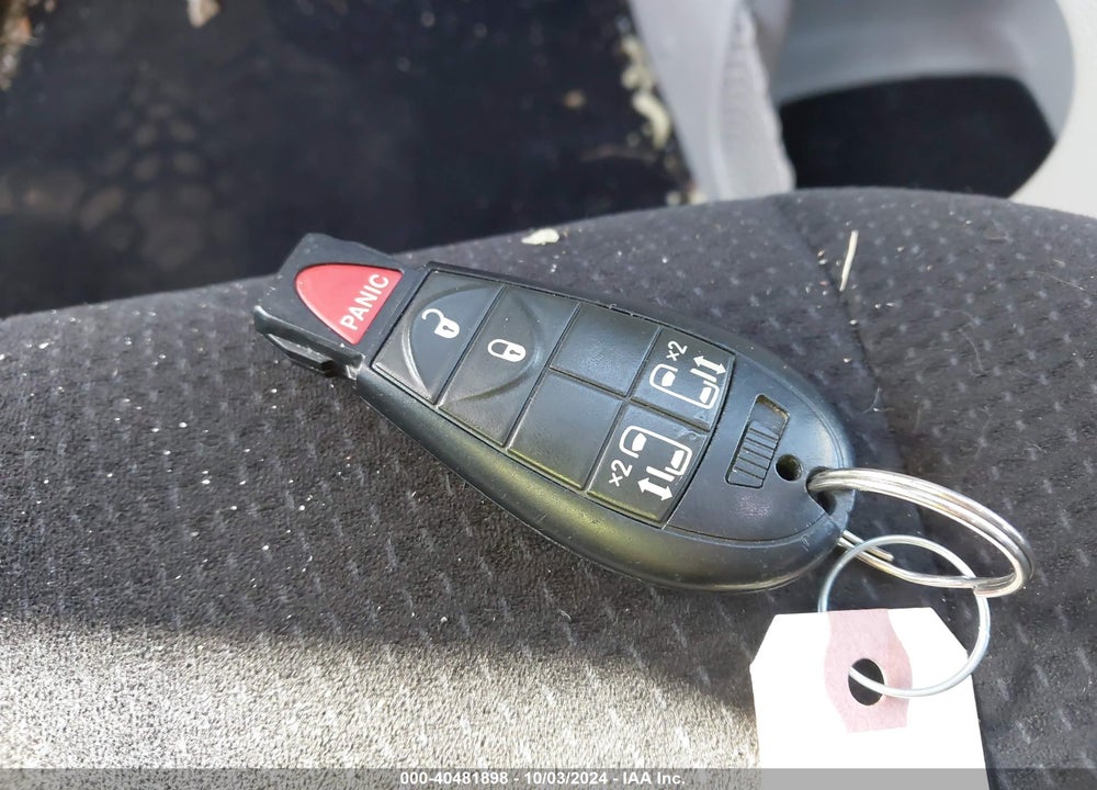 2011 DODGE GRAND CARAVAN CREW VIN: 2D4RN5DG4BR648014
