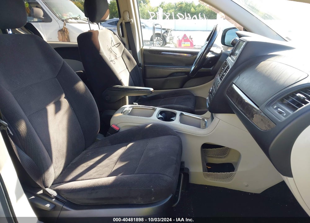 2011 DODGE GRAND CARAVAN CREW VIN: 2D4RN5DG4BR648014