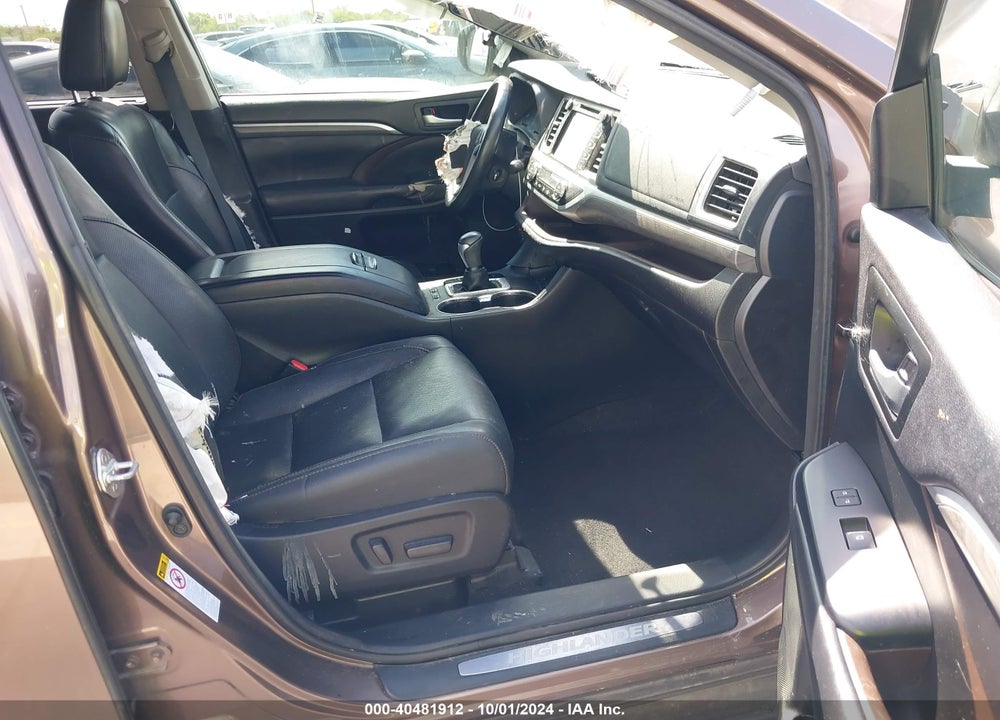 2017 TOYOTA HIGHLANDER LIMITED/PLATINUM VIN: 5TDYZRFH2HS211400