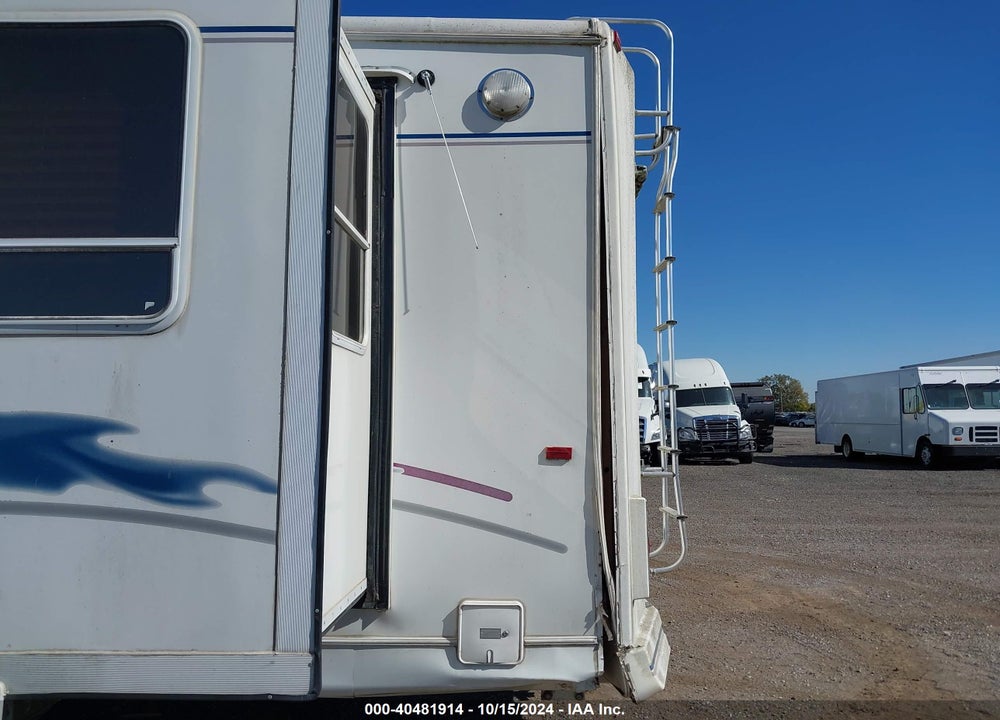 1999 NU-WA HITCH HIKER M32 VIN: 1NW32KR04XD072132