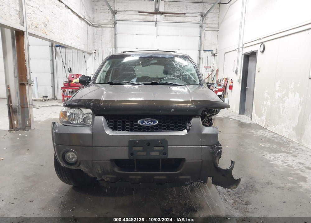 2005 FORD ESCAPE LIMITED VIN: 1FMYU94105KB07720