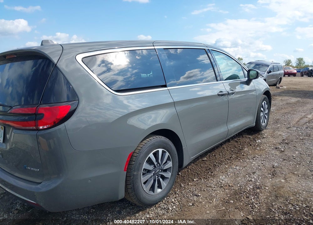2022 CHRYSLER PACIFICA HYBRID TOURING L VIN: 2C4RC1L78NR126679