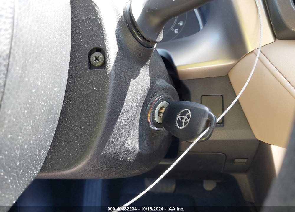 2015 TOYOTA RAV4 XLE VIN: 2T3WFREV6FW222919