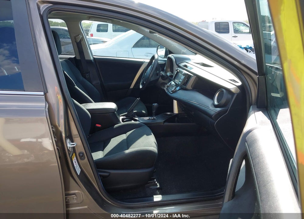 2014 TOYOTA RAV4 XLE VIN: 2T3WFREV1EW118322