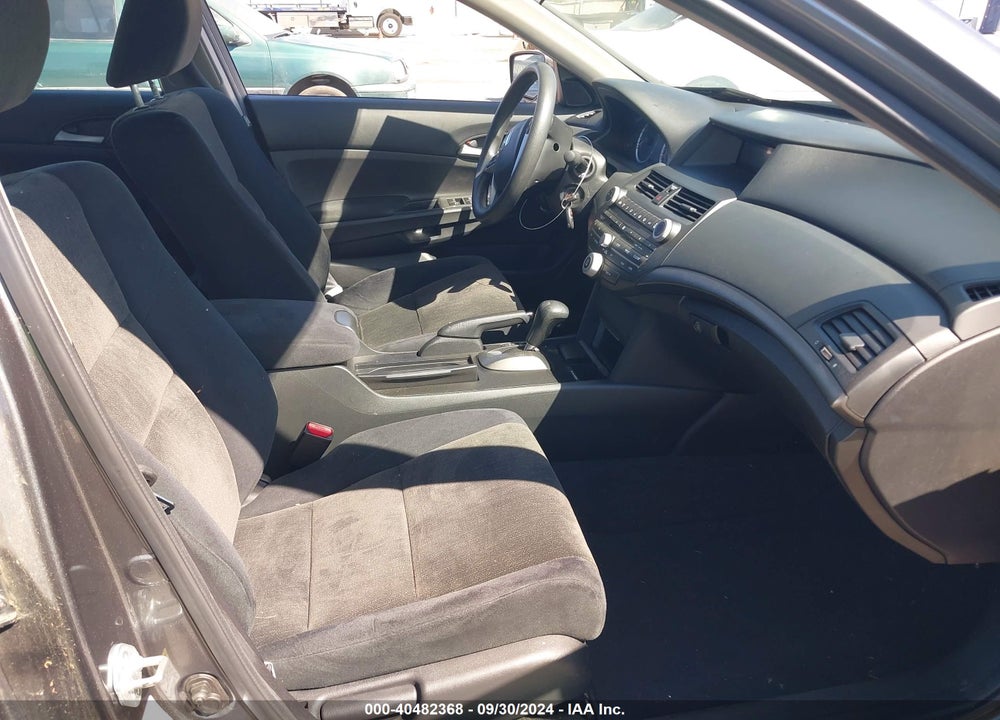 2009 HONDA ACCORD 2.4 LX-P VIN: 1HGCP26499A174575