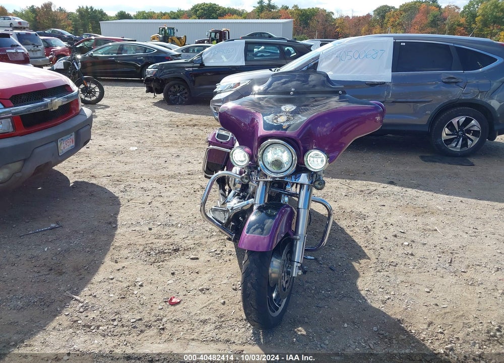 2011 HARLEY-DAVIDSON FLHX VIN: 1HD1KB415BB615176