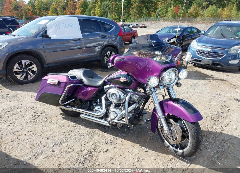 2011 HARLEY-DAVIDSON FLHX VIN: 1HD1KB415BB615176