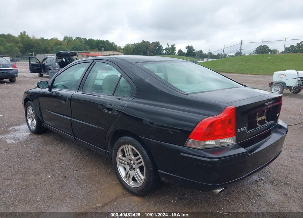 2005 VOLVO S60 2.5T VIN: YV1RS592352429190
