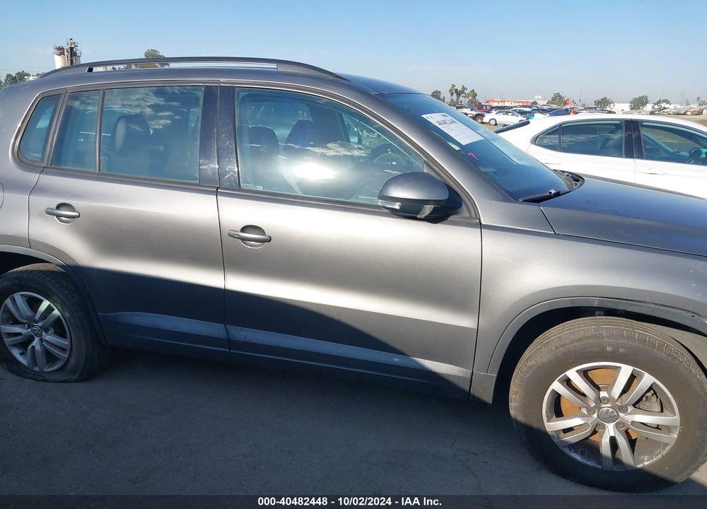 2016 VOLKSWAGEN TIGUAN S VIN: WVGAV7AX1GW581912