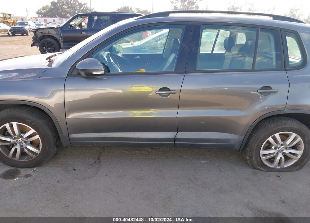 2016 VOLKSWAGEN TIGUAN S VIN: WVGAV7AX1GW581912