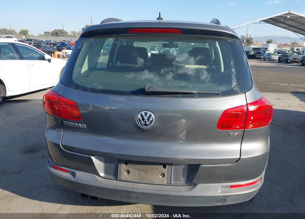 2016 VOLKSWAGEN TIGUAN S VIN: WVGAV7AX1GW581912