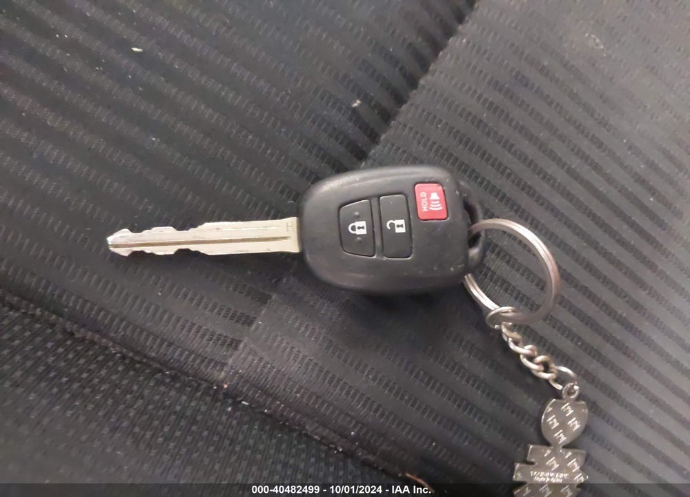 2015 TOYOTA RAV4 XLE VIN: 2T3RFREV8FW230422