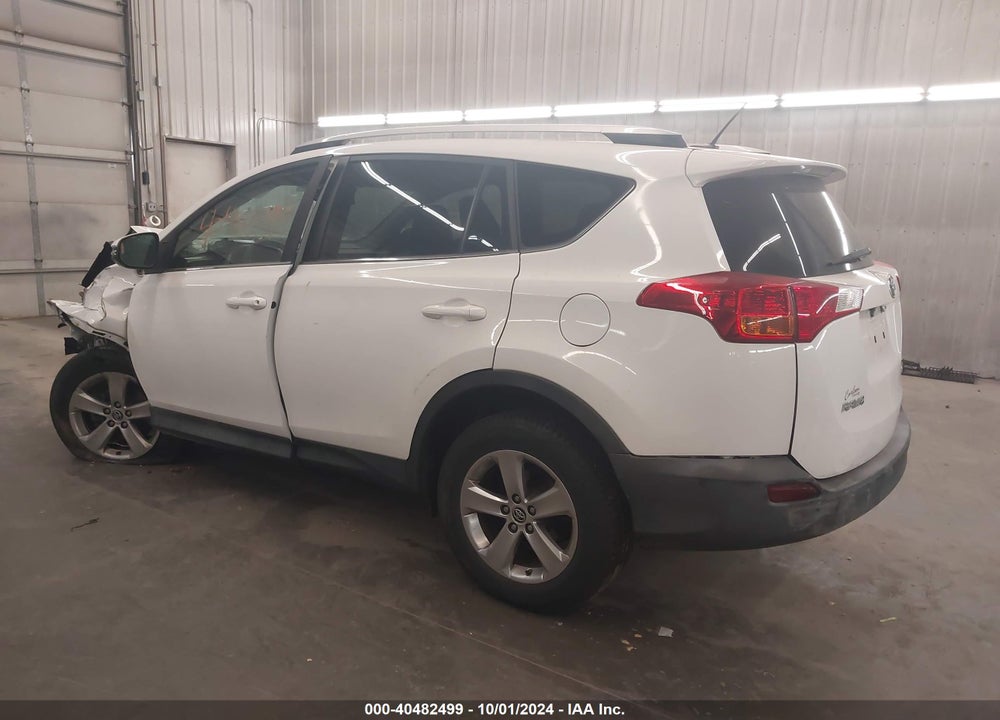 2015 TOYOTA RAV4 XLE VIN: 2T3RFREV8FW230422