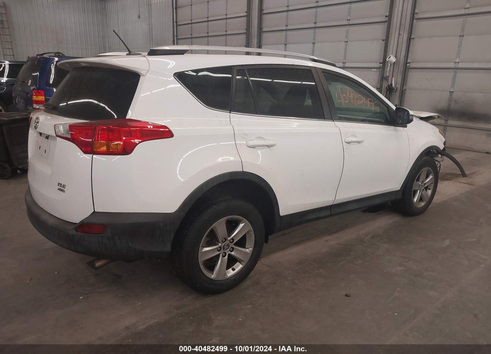 2015 TOYOTA RAV4 XLE VIN: 2T3RFREV8FW230422