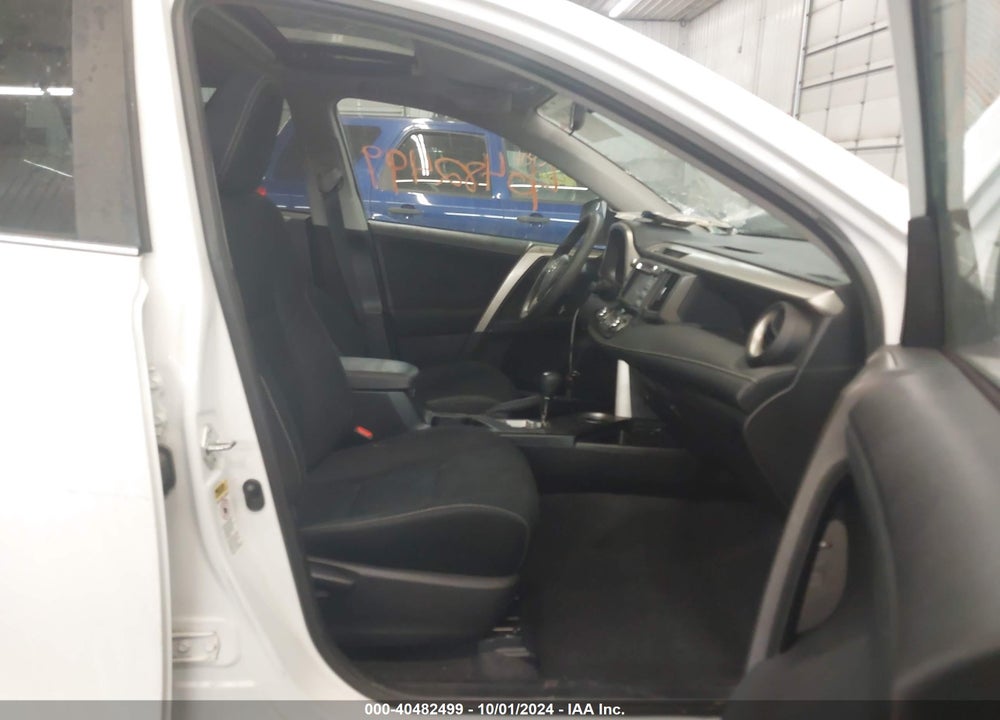 2015 TOYOTA RAV4 XLE VIN: 2T3RFREV8FW230422