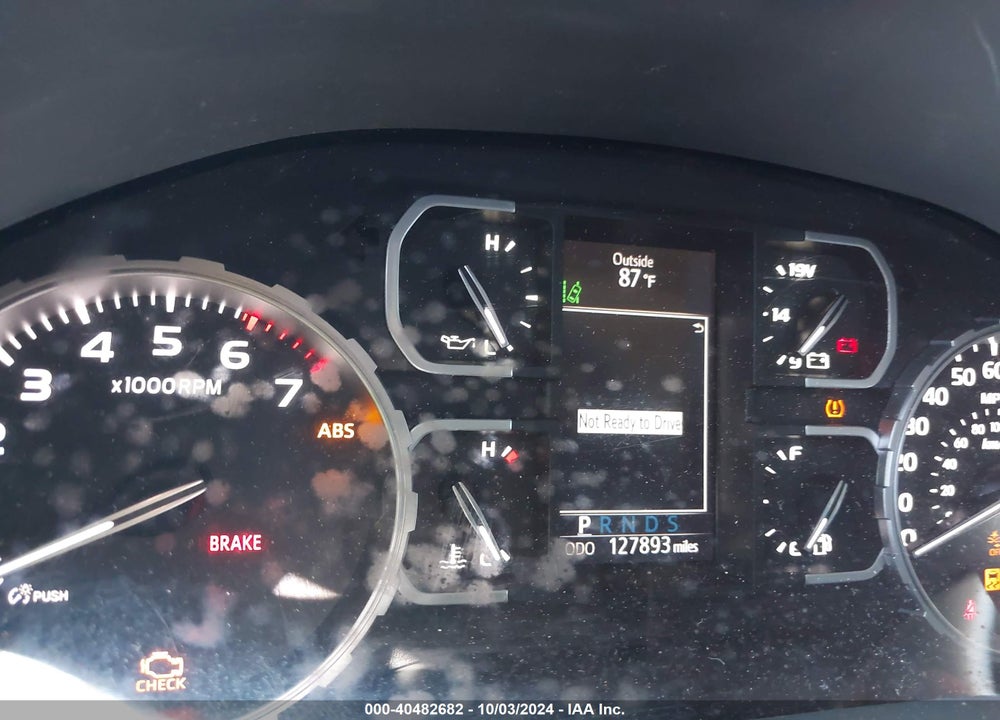 2018 TOYOTA TUNDRA SR5 5.7L V8 VIN: 5TFEY5F15JX229410
