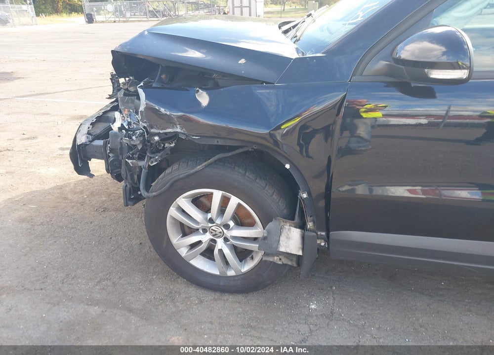 2015 VOLKSWAGEN TIGUAN S VIN: WVGBV7AX5FW579227