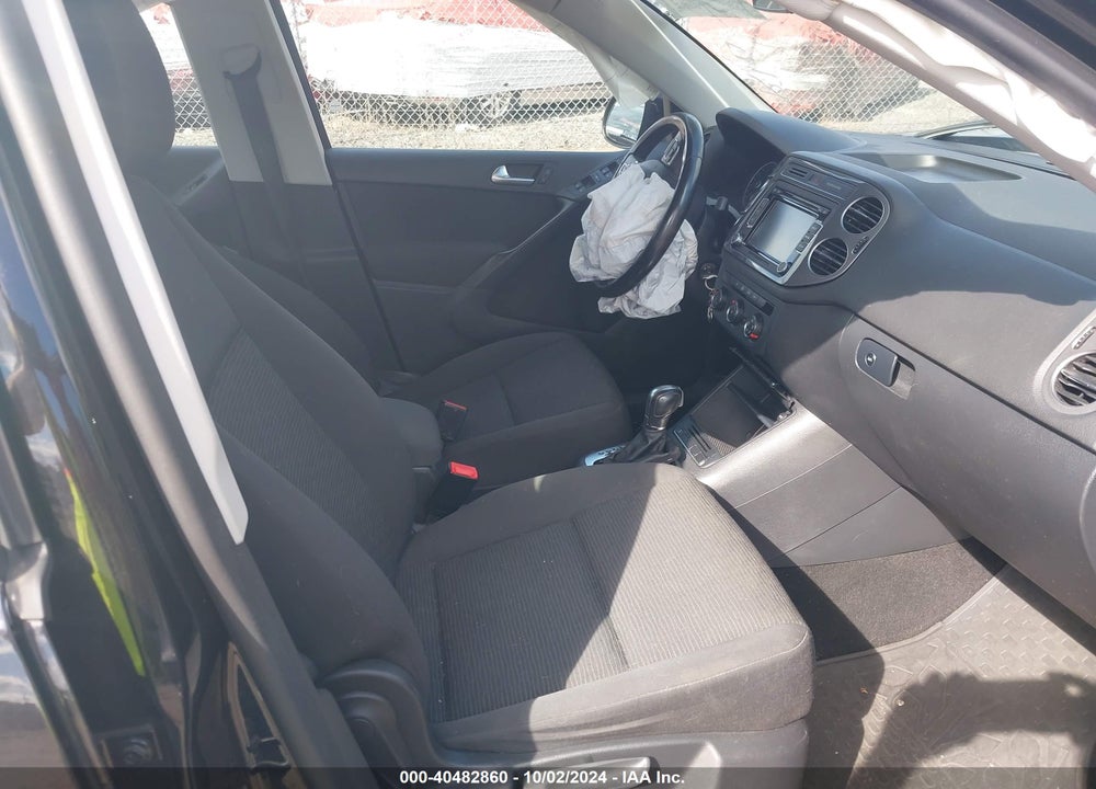 2015 VOLKSWAGEN TIGUAN S VIN: WVGBV7AX5FW579227