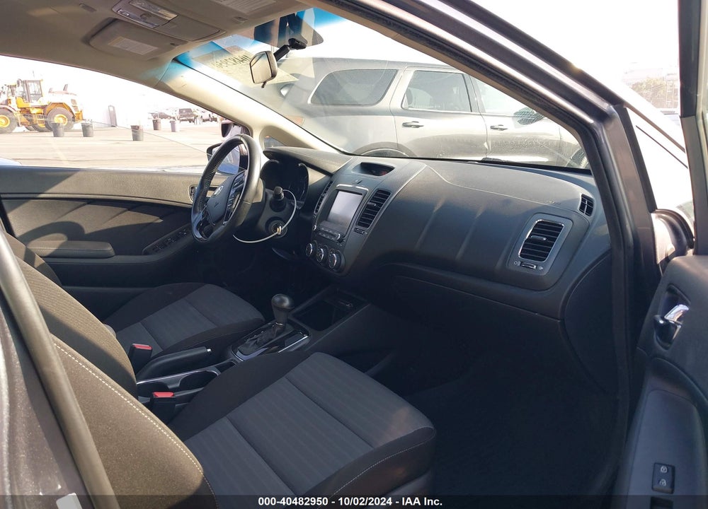 2018 KIA FORTE S VIN: 3KPFL4A70JE227363