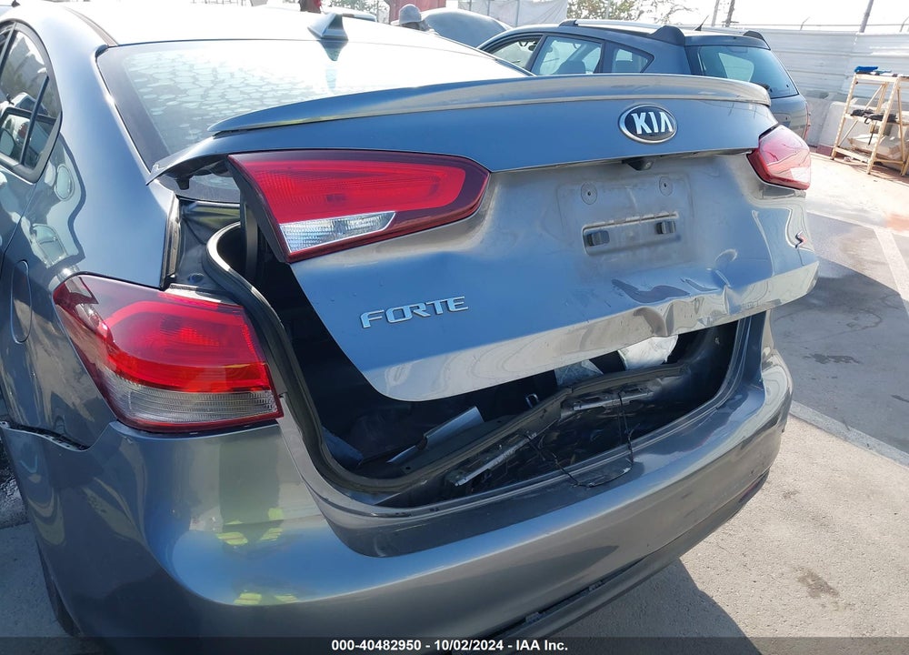 2018 KIA FORTE S VIN: 3KPFL4A70JE227363