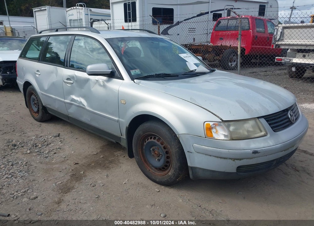 1999 VOLKSWAGEN PASSAT GLS VIN: WVWNA63B5XE185520