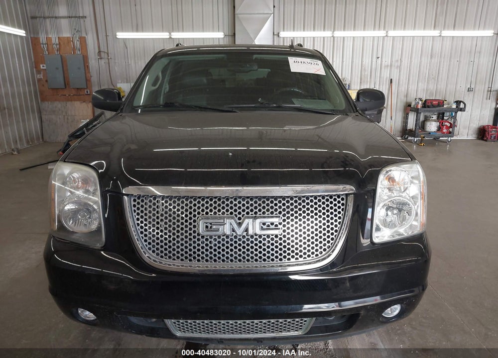 2011 GMC YUKON XL 1500 DENALI VIN: 1GKS2MEF0BR279508