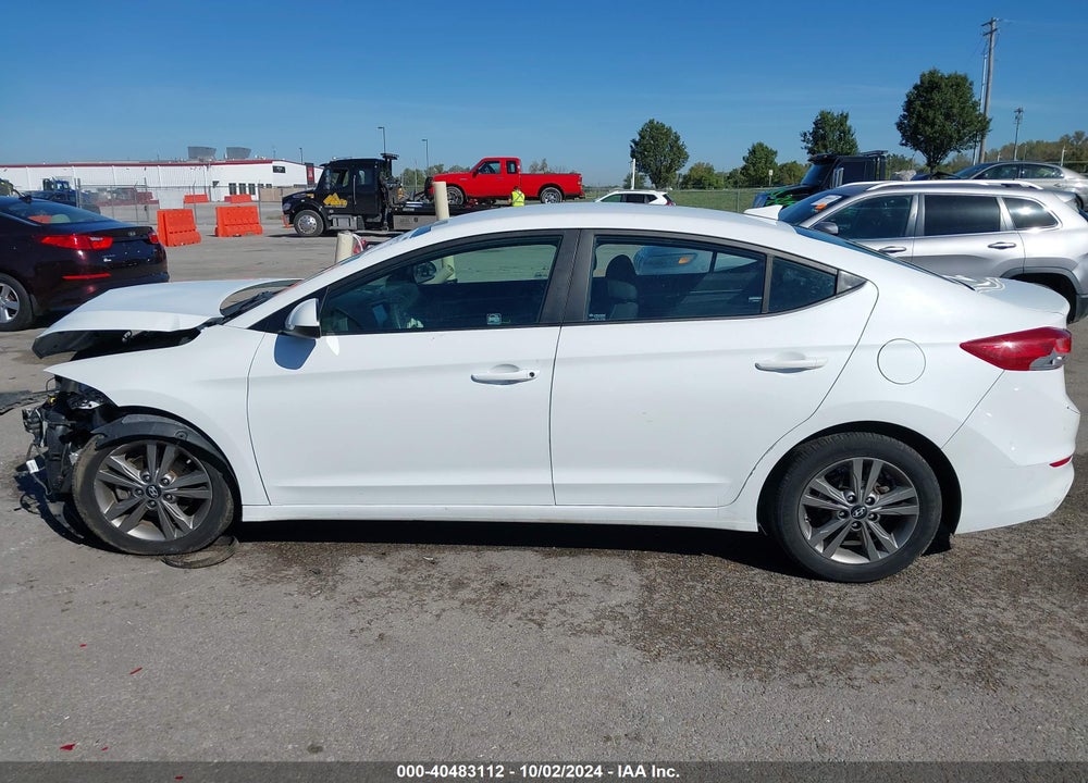 2018 HYUNDAI ELANTRA SEL VIN: 5NPD84LF1JH311877
