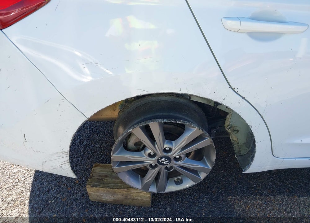 2018 HYUNDAI ELANTRA SEL VIN: 5NPD84LF1JH311877