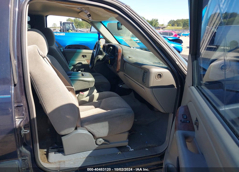 2004 CHEVROLET TAHOE LS VIN: 1GNEC13V64R235389