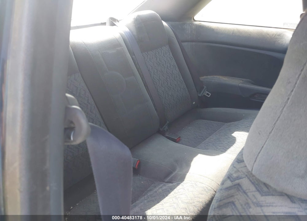 2001 HONDA CIVIC LX VIN: 1HGEM215X1L004607