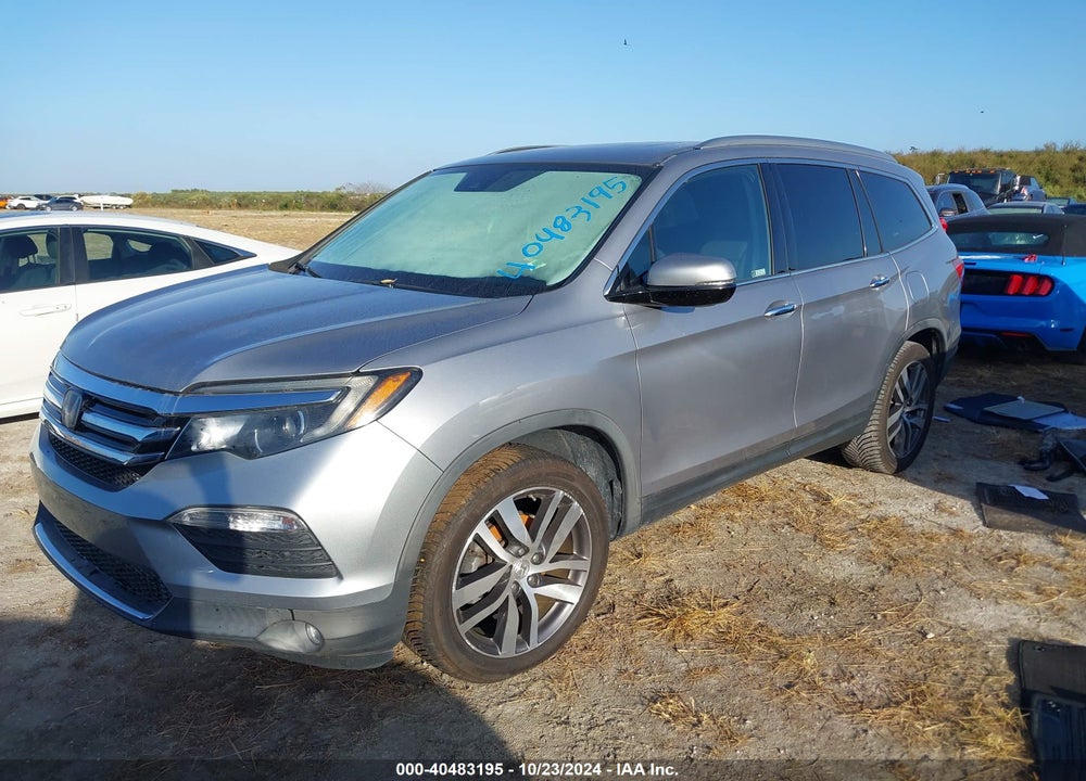 2018 HONDA PILOT TOURING VIN: 5FNYF5H92JB029116