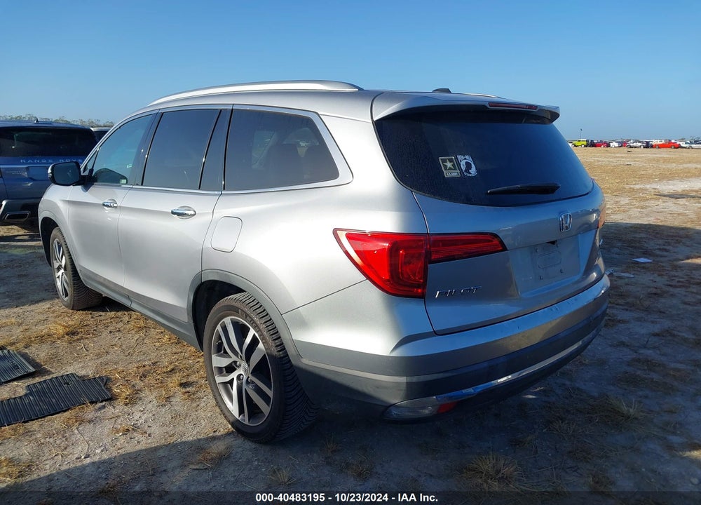 2018 HONDA PILOT TOURING VIN: 5FNYF5H92JB029116