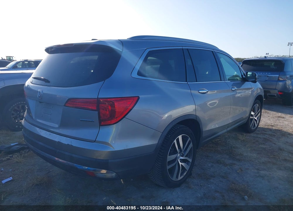 2018 HONDA PILOT TOURING VIN: 5FNYF5H92JB029116