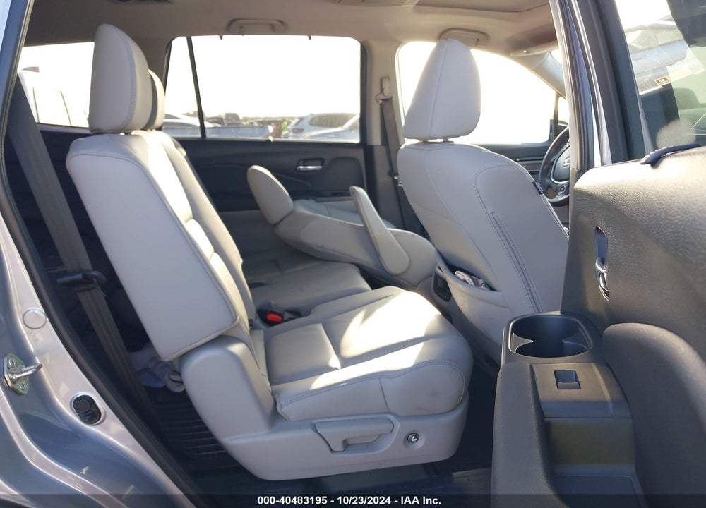 2018 HONDA PILOT TOURING VIN: 5FNYF5H92JB029116