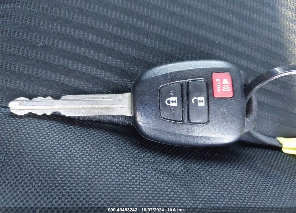 2017 TOYOTA RAV4 LE VIN: 2T3BFREVXHW559109