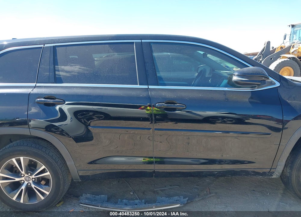 2017 TOYOTA HIGHLANDER LE PLUS VIN: 5TDZZRFH1HS187921