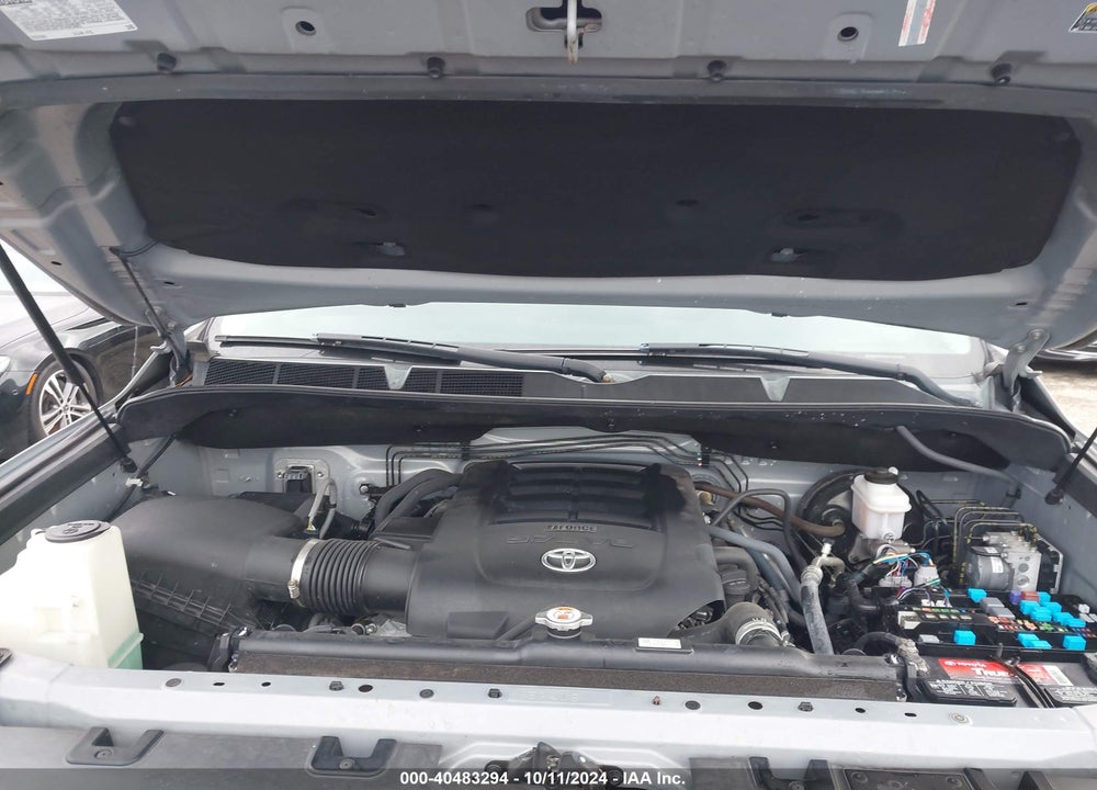 2018 TOYOTA TUNDRA SR5 5.7L V8 VIN: 5TFRY5F10JX238324