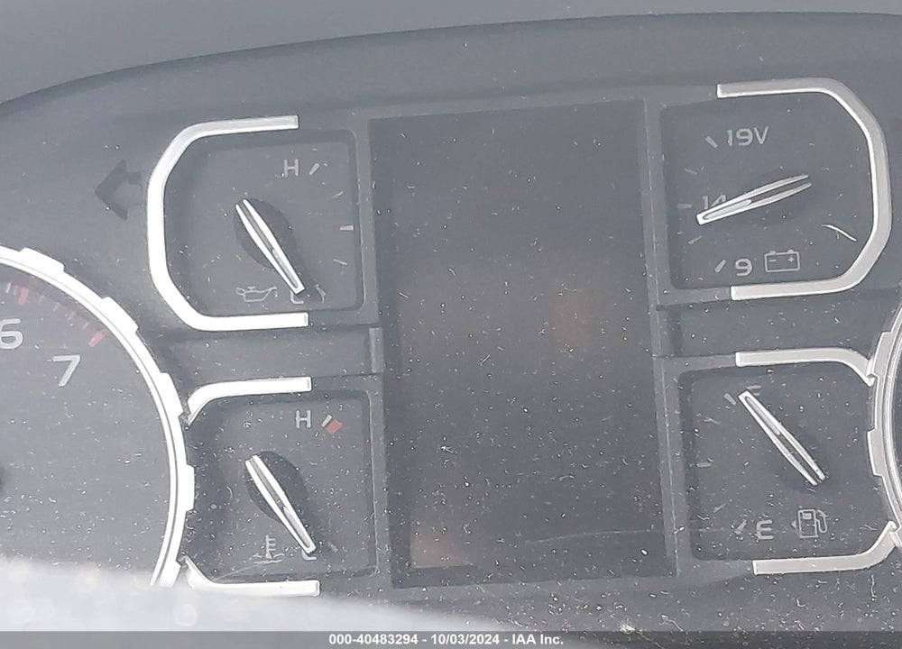 2018 TOYOTA TUNDRA SR5 5.7L V8 VIN: 5TFRY5F10JX238324