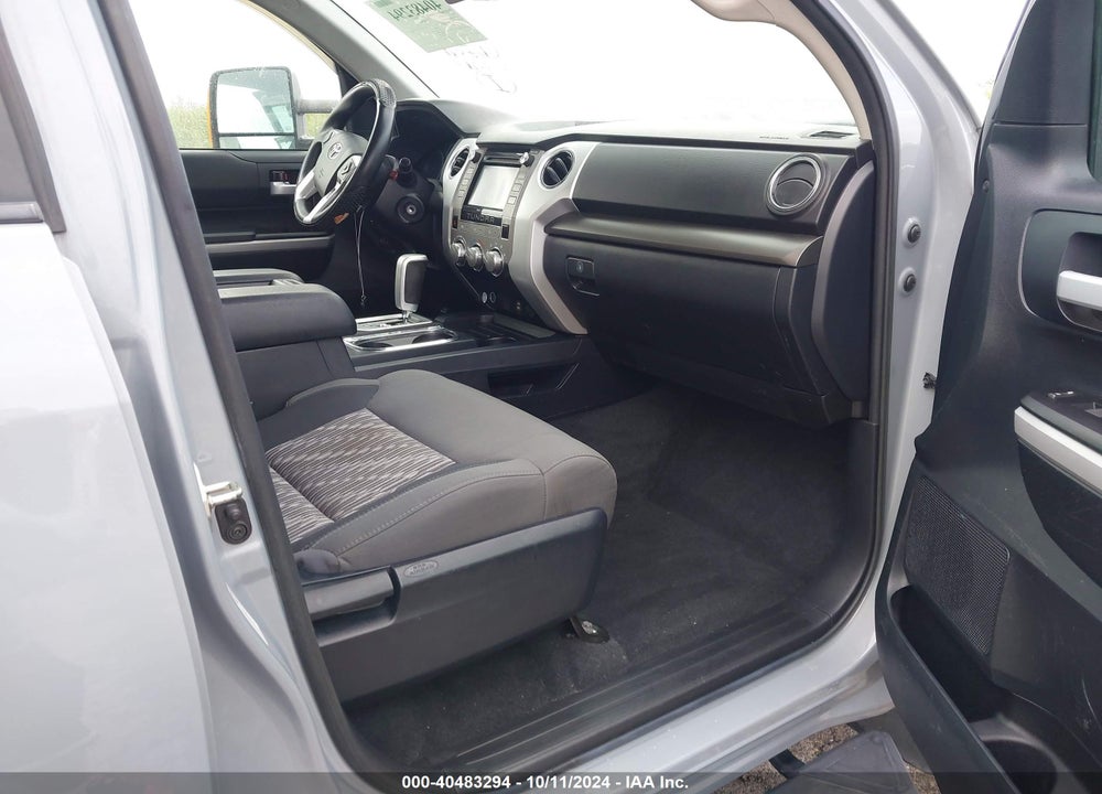 2018 TOYOTA TUNDRA SR5 5.7L V8 VIN: 5TFRY5F10JX238324