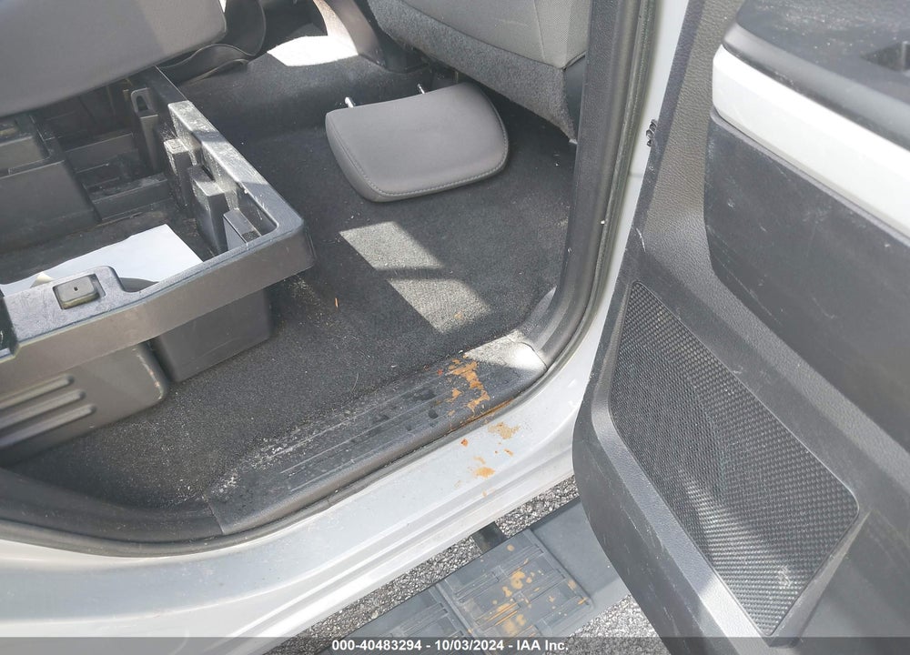 2018 TOYOTA TUNDRA SR5 5.7L V8 VIN: 5TFRY5F10JX238324
