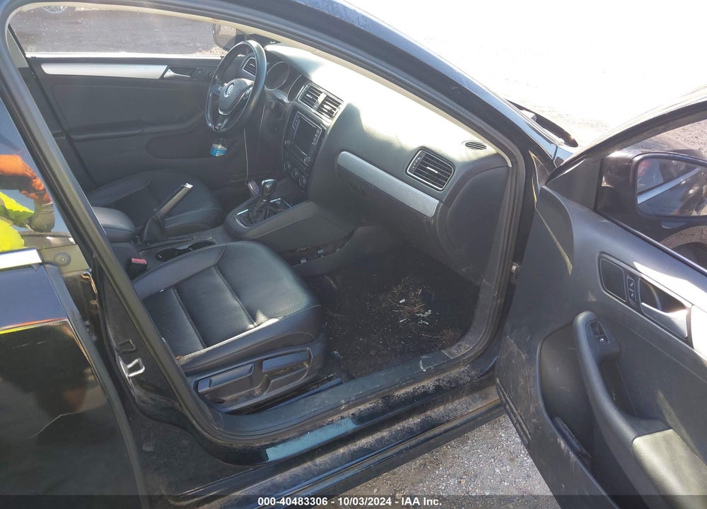 2018 VOLKSWAGEN JETTA 1.8T SEL VIN: 3VWL17AJXJM212605