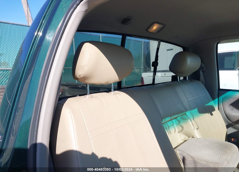 2001 TOYOTA TUNDRA SR5 V8 VIN: 5TBKT44111S139894