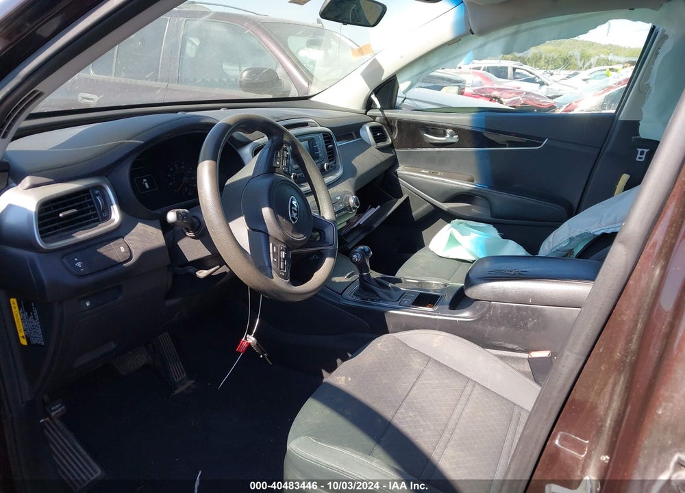 2016 KIA SORENTO 2.4L LX VIN: 5XYPG4A38GG051860