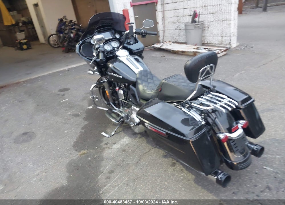 2016 HARLEY-DAVIDSON FLTRXS ROAD GLIDE SPECIAL VIN: 1HD1KTM19GB621897