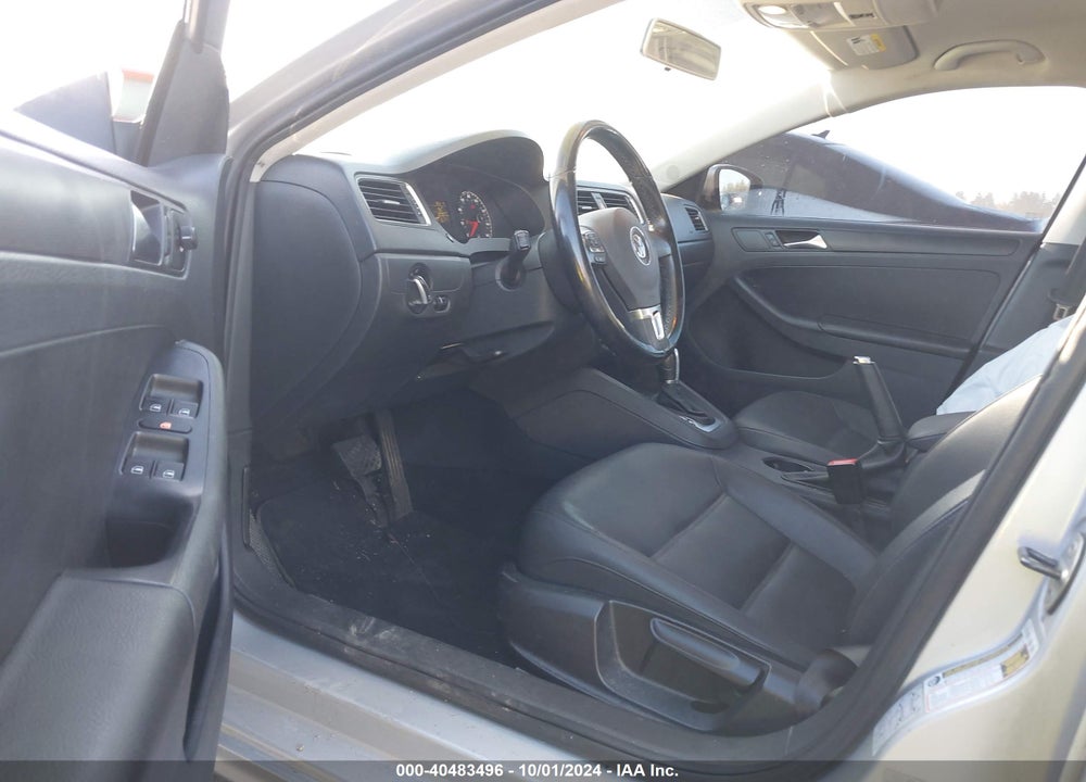2011 VOLKSWAGEN JETTA 2.5L SE VIN: 3VWDZ7AJ7BM318279