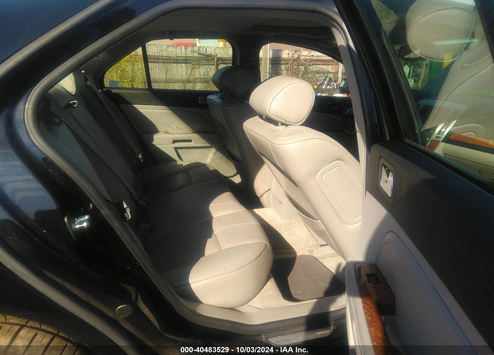 2010 CADILLAC STS LUXURY PACKAGE VIN: 1G6DU6EVXA0133818
