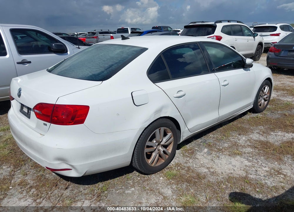 2014 VOLKSWAGEN JETTA 1.8T SE VIN: 3VWB07AJ5EM329223